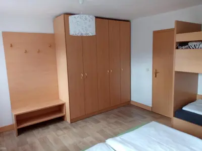 Ein Bett oder Betten in einem Zimmer der Unterkunft Ferienwohnung Falkennest