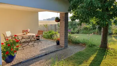 Ein Garten an der Unterkunft Ferienhaus Hummel-Nest