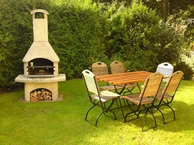Ein Garten an der Unterkunft Haus Daheim