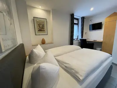 Ein Bett oder Betten in einem Zimmer der Unterkunft Avenue Das Gästehaus