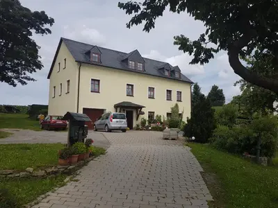 Das Gebäude in dem sich die Ferienwohnung befindet