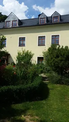 Ein Garten an der Unterkunft Strasse des Friedens