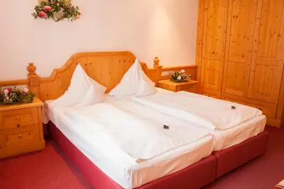 Ein Bett oder Betten in einem Zimmer der Unterkunft Elbhotel Bad Schandau