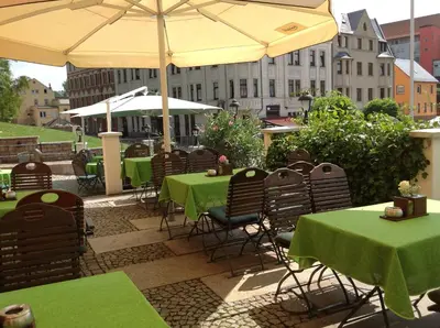 Ein Restaurant oder anderes Speiselokal in der Unterkunft Hotel Lay-Haus