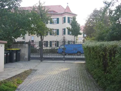 Das Gebäude in dem sich die Ferienwohnung befindet