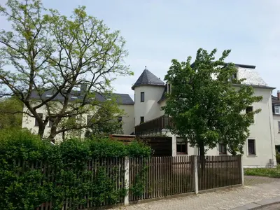 Das Gebäude in dem sich die Ferienwohnung befindet