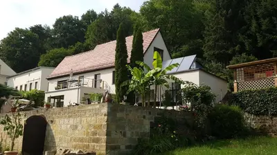 Das Gebäude in dem sich die Ferienwohnung befindet