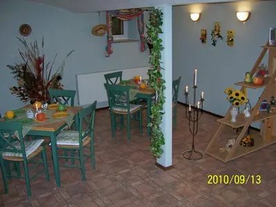 Ein Restaurant oder anderes Speiselokal in der Unterkunft Pension Annelie