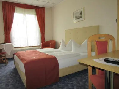 Ein Bett oder Betten in einem Zimmer der Unterkunft Hotel Lindenhof