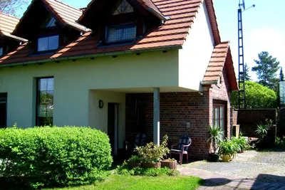 Das Gebäude in dem sich das Ferienhaus befindet