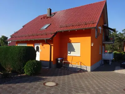 Das Gebäude in dem sich die Ferienwohnung befindet
