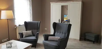 Ein Sitzbereich in der Unterkunft Ferienwohnungen _ Haus Lisa_