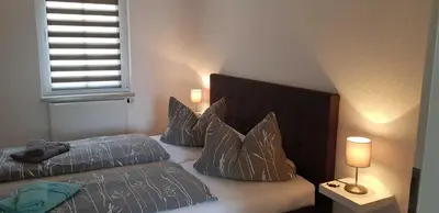 Ein Bett oder Betten in einem Zimmer der Unterkunft Ferienwohnungen _ Haus Lisa_