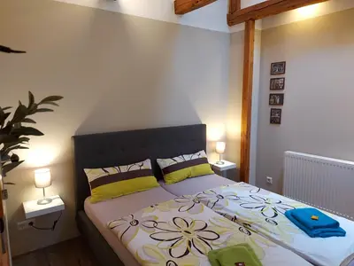 Ein Bett oder Betten in einem Zimmer der Unterkunft Ferienwohnungen _ Haus Lisa_