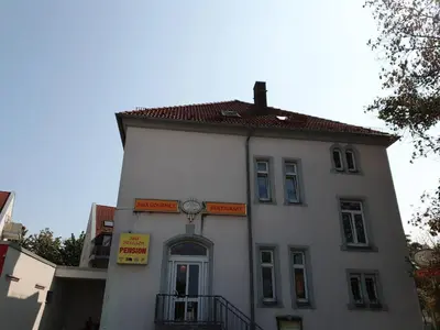 Das Gebäude in dem sich die Pension befindet