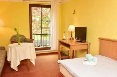 Ein Bett oder Betten in einem Zimmer der Unterkunft Landhotel Zur Guten Einkehr