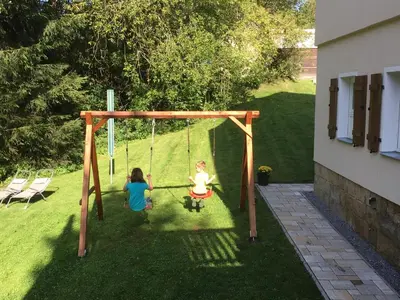 Ein Kinderspielbereich in der Unterkunft Ferienwohnung Richtermühle