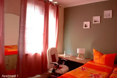 Ein Bett oder Betten in einem Zimmer der Unterkunft Monteur - Budget Apartments Freital