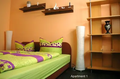 Ein Bett oder Betten in einem Zimmer der Unterkunft Monteur - Budget Apartments Freital