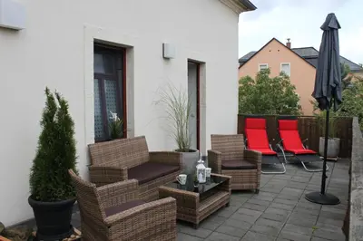 Ein Sitzbereich in der Unterkunft Ferienwohnung am Weissen Hirsch