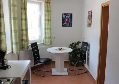 Ein Sitzbereich in der Unterkunft Wohnen beim Kunsthandwerker