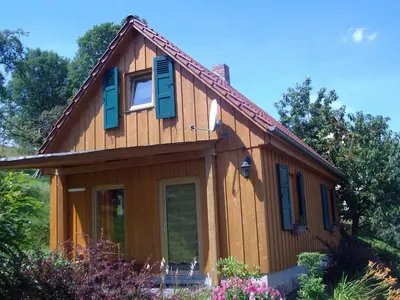 Das Gebäude in dem sich das Ferienhaus befindet