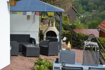 Das Gebäude in dem sich das Ferienhaus befindet