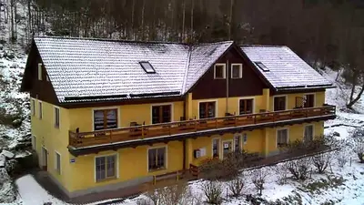 Das Gebäude in dem sich die Pension befindet