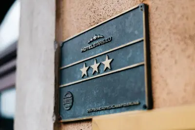 Ein Zertifikat, Auszeichnung, Logo oder anderes Dokument, das in der Unterkunft Hotel Brander Hof ausgestellt ist