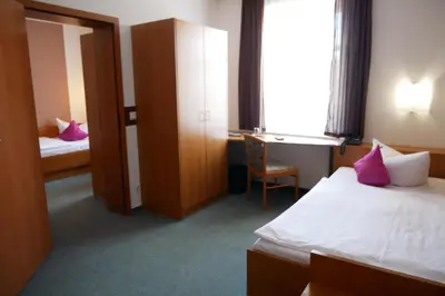 Ein Bett oder Betten in einem Zimmer der Unterkunft Hotel Garni Brauhof Niederwiesa