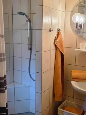 Ein Badezimmer in der Unterkunft Alttolkewitzer Ferien- & Privatzimmer Mrosk Dresden