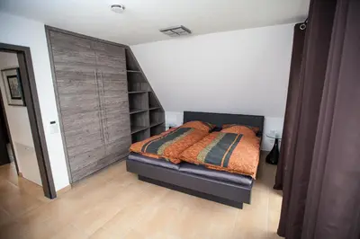 Ein Bett oder Betten in einem Zimmer der Unterkunft Weinberghaus Prossen, Haus mit Sauna und Whirlpool für maximal 8 Personen