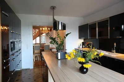 Küche/Küchenzeile in der Unterkunft Villa Sonnenburg - Blick auf die Stadt und die Elbe - Parkplätze