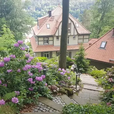 Villa Sonnenburg - Blick auf die Stadt und die Elbe - Parkplätze