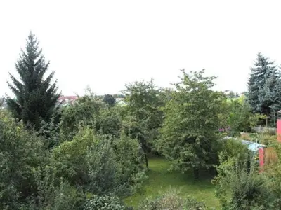 Ein Garten an der Unterkunft Exklusive Ferienwohnung an der Elbe