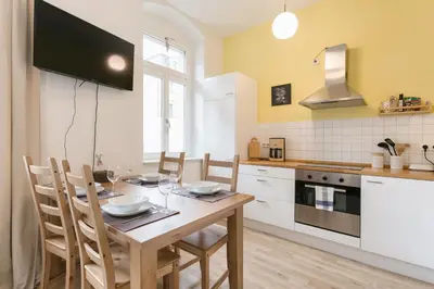 Küche/Küchenzeile in der Unterkunft Gemütliches Apartment 10min zur Neustadt Privatparkplatz