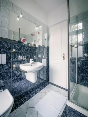 Ein Badezimmer in der Unterkunft Aparthotel Villa Freisleben