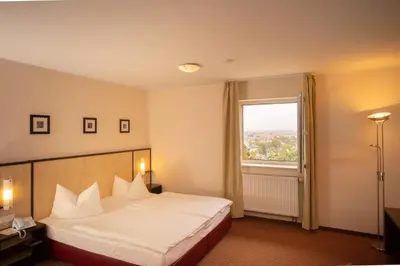 Ein Bett oder Betten in einem Zimmer der Unterkunft Bergwirtschaft Wilder Mann Hotel und Restaurant
