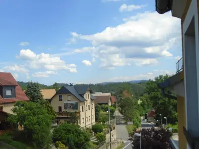 Ein allgemeiner Bergblick oder ein Berglick von der Pension aus