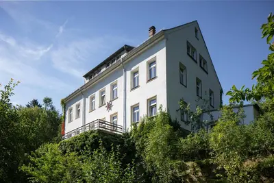Das Gebäude in dem sich die Ferienwohnung befindet