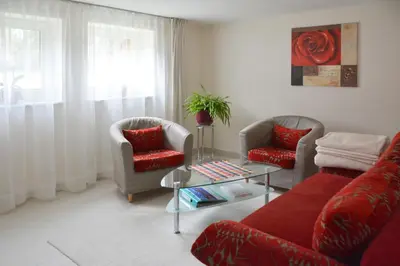Ein Sitzbereich in der Unterkunft Ferienwohnung Gohrisch