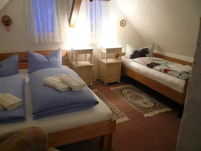 Ein Bett oder Betten in einem Zimmer der Unterkunft Adventure House (Abenteuerferienhaus)