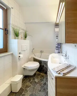Ein Badezimmer in der Unterkunft FeWoMaurer WG1 Dachgeschoss