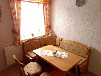 Ein Sitzbereich in der Unterkunft Ferienwohnung Petzold