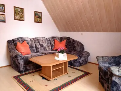 Ein Sitzbereich in der Unterkunft Ferienwohnung Petzold