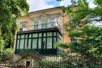 Das Gebäude in dem sich die Ferienwohnung befindet
