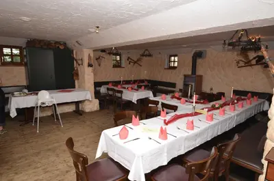 Ein Restaurant oder anderes Speiselokal in der Unterkunft Landgasthof & Hotel Köhlerhütte