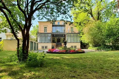 Ein Garten an der Unterkunft Ferienwohnungen Villa Haniel Paul