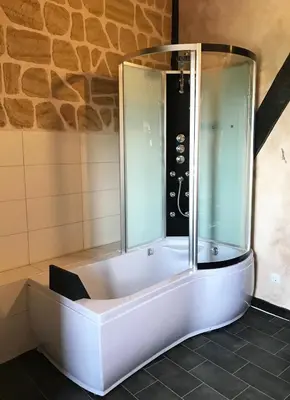 Ein Badezimmer in der Unterkunft Romantische Ferienwohnung GERICHTSSTUBE im Rittergut Leppersdorf bei Radeberg für 6 Pers