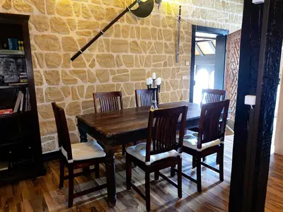 Ein Sitzbereich in der Unterkunft Romantische Ferienwohnung GERICHTSSTUBE im Rittergut Leppersdorf bei Radeberg für 6 Pers